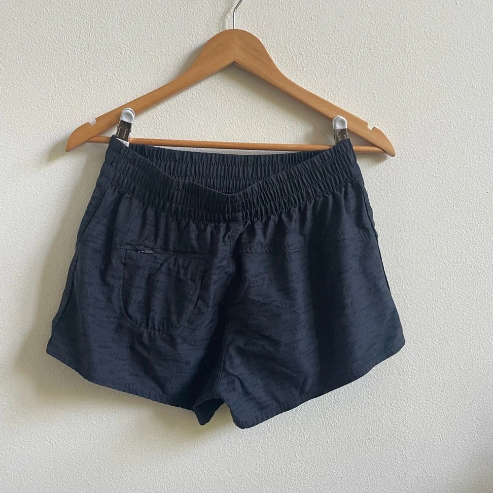 Vuori Dash Women's Athletic Shorts - Picture 2 of 2